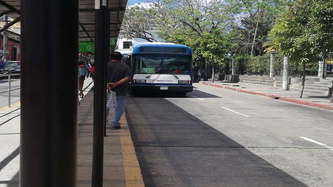Usuarios del transurbano se quejan de la falta de buses