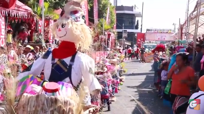 Desfile de alegóricas comparsas recorrió las calles de Mazatenango