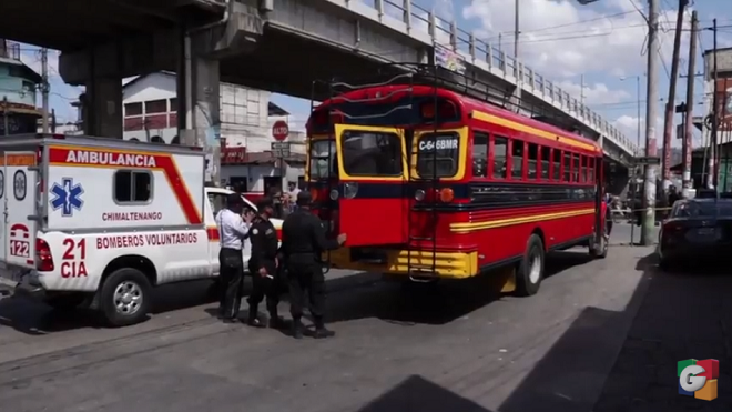 Dos pasajeros muertos en el interior de un autobús de Chimaltenango