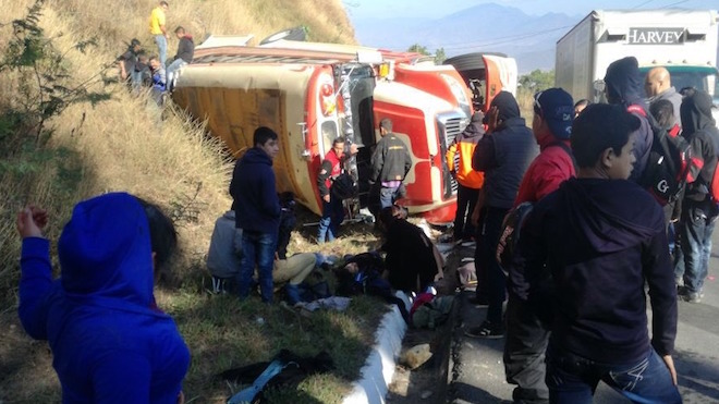 [GALERÍA] Autobús vuelta en Salamá y deja al menos 26 heridos