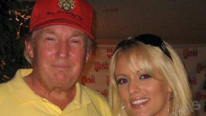 Estrella porno ofrece devolverle dinero a Trump para poder hablar sobre su romance
