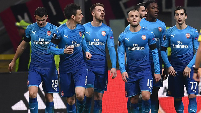 Arsenal's midfielder Aaron Ramsey of Wales (C) celebrates with teammates after scoring during the UEFA Europa League round of 16 first-leg football match AC Milan Vs Arsenal at the 'San Siro Stadium' in Milan on March 8, 2018. MARCO BERTORELLO / AFP