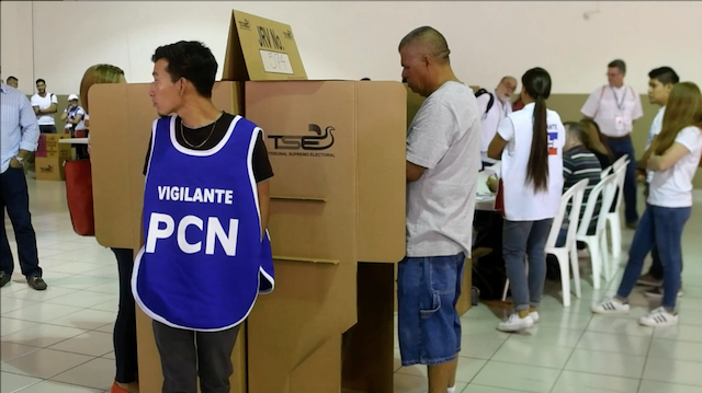 El Salvador vota en comicios claves para el gobierno