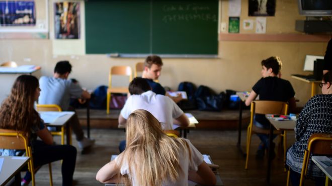 La escuela que quiere obligar a sus alumnos a estar todo el tiempo conectados