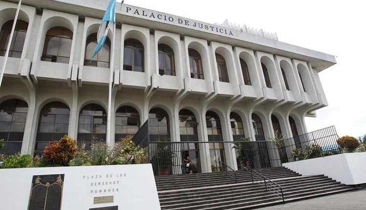 Fallos de CSJ dejan fuera de la contienda electoral a Aldo Dávila y Alfonso Portillo y permite la inscripción de Otto Pérez Leal