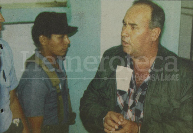 Arnoldo Vargas custodiado previó a ser extraditado por cargos de narcotráfico, por los cuales luego fue condenado. Hemeroteca Prensa Libre
