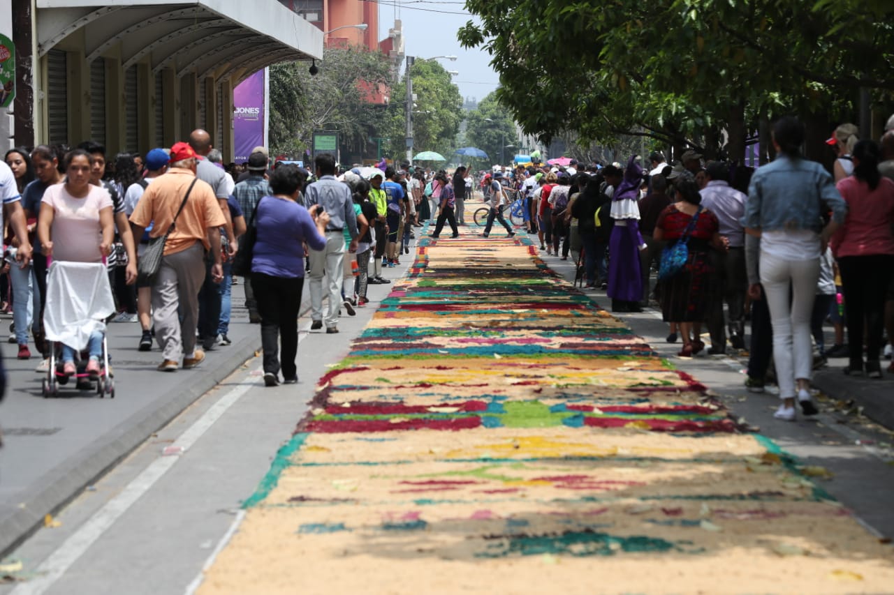 Alfombra sexta avenida. Foto: Oscar Rivas