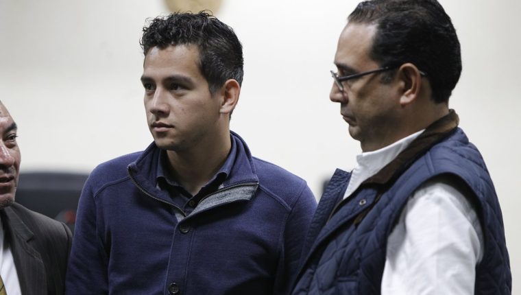 Juez autoriza viaje de hijo de Jimmy Morales a EE. UU. a evento del Mineduc