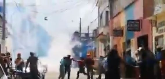 Pobladores se enfrentan con la Policía y estallan disturbios en&hellip;