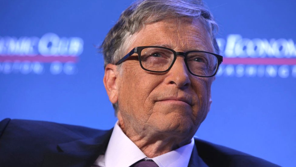 Por qué Bill Gates cree que se subestimó el valor de las mascarillas en la lucha contra el coronaviurs