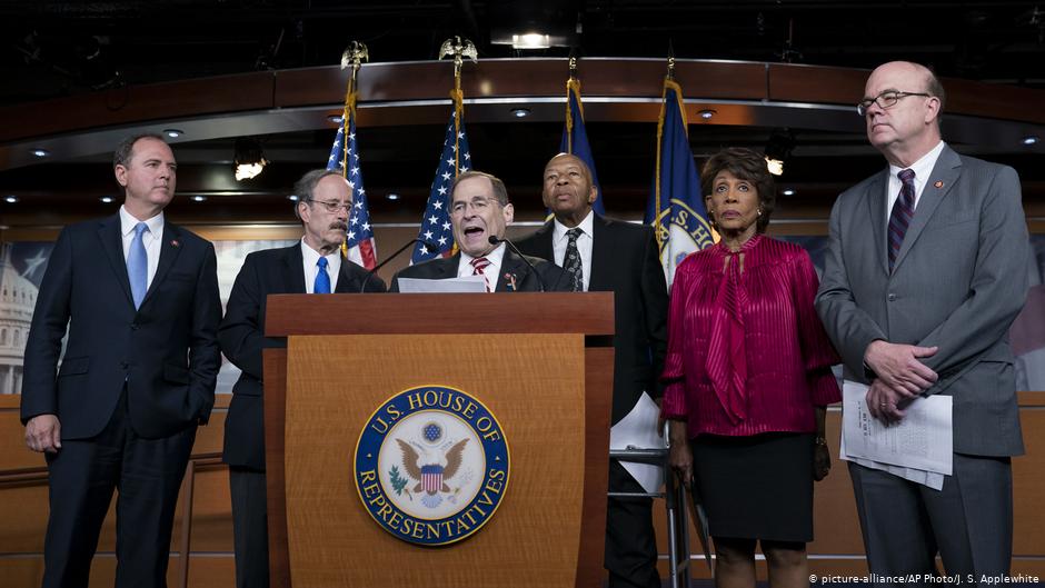 Demócratas citan a la Casa Blanca en investigación de juicio político contra Trump