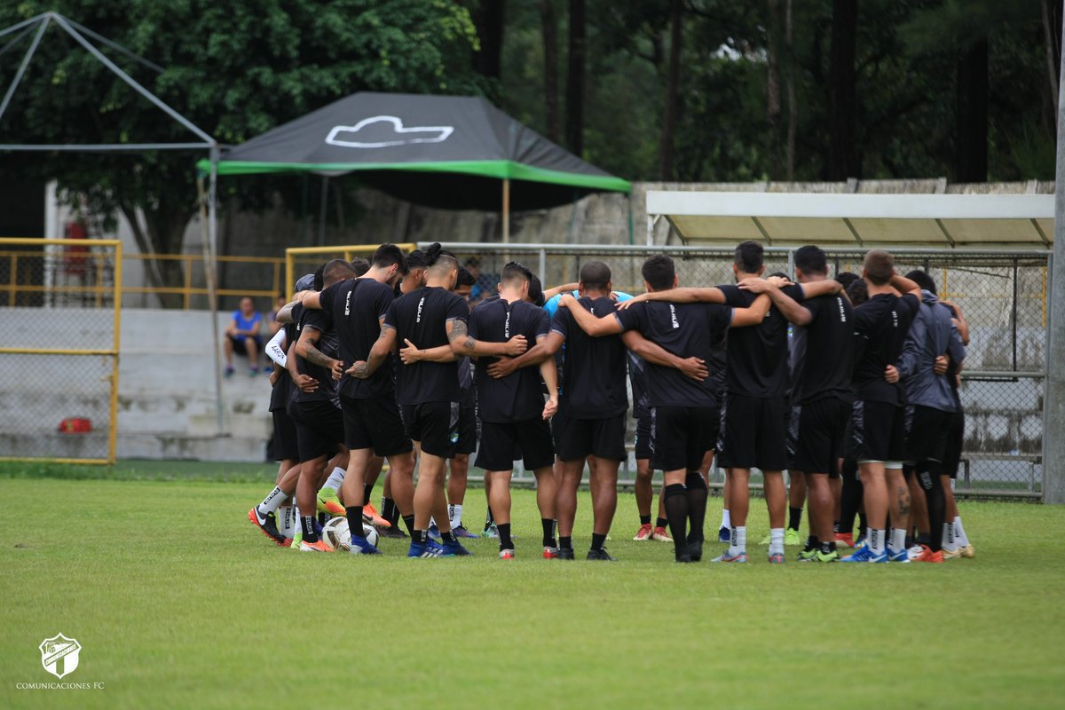 Afición de Comunicaciones pide más entrega a sus jugadores y exige la salida de Mauricio Tapia