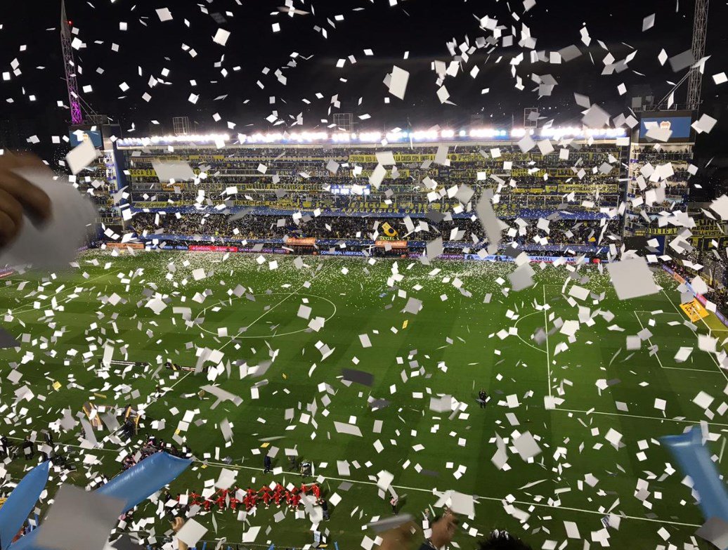 Boca vs River: Partido de vuelta de semifinales de Copa Libertadores se retrasó por lanzamiento de papelitos al campo