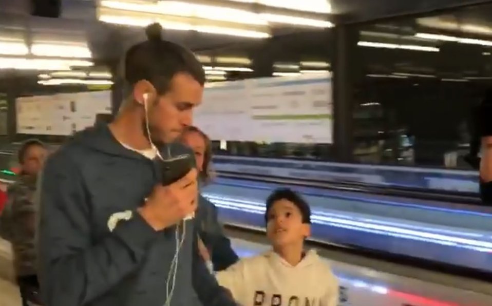 El gesto de desprecio de Gareth Bale a un niño que le pidió un autógrafo