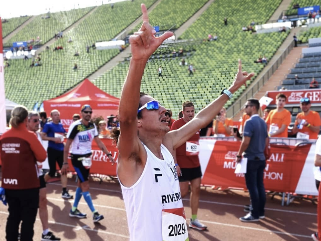 Luis Carlos Rivero gana medio maratón de Múnich y Kevin Cordón se consagra en torneo de bádminton en Brasil