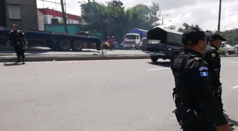 Bloqueo en kilómetro 5 de ruta al Atlántico complicó ingreso a la capital