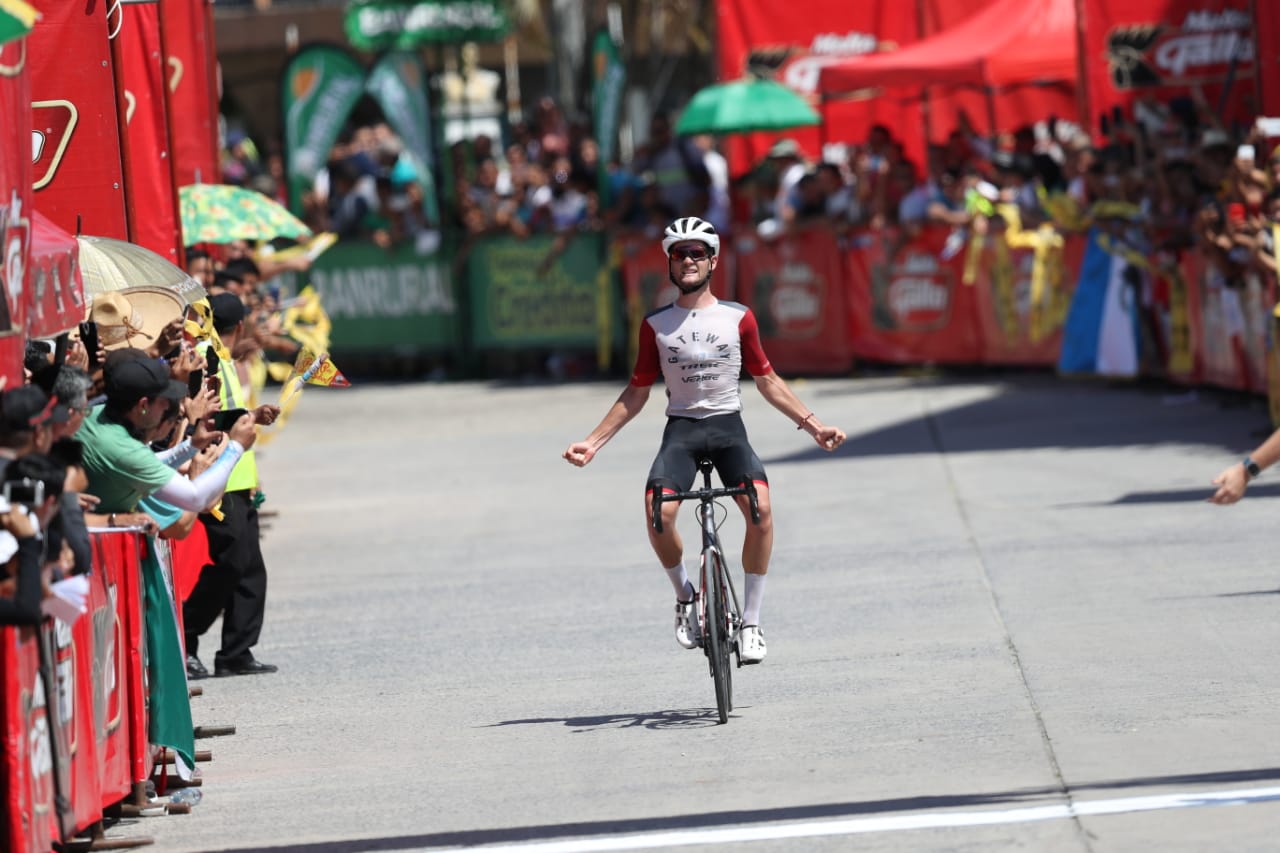 El guatemalteco Julio Padilla sigue en el liderato después de la segunda etapa