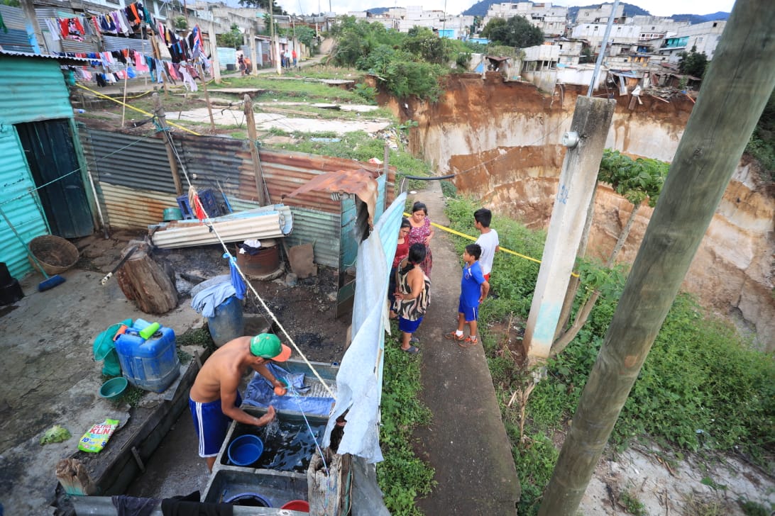 VIDEO: "La tierra tiembla" Alerta roja en Peronia, 200 familias deben evacuar