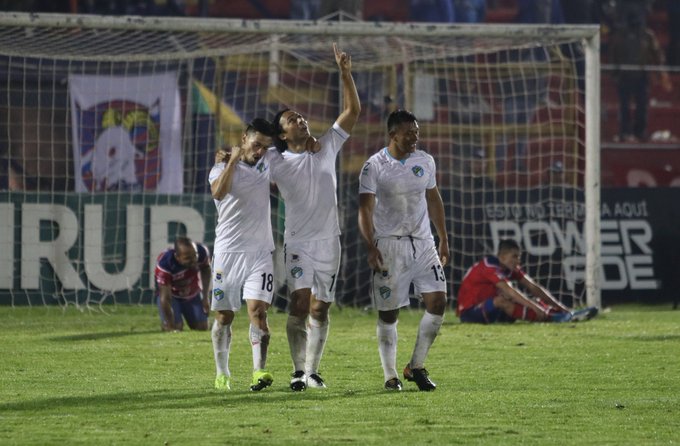 Los Cremas son líderes tras ganar en el Mario Camposeco