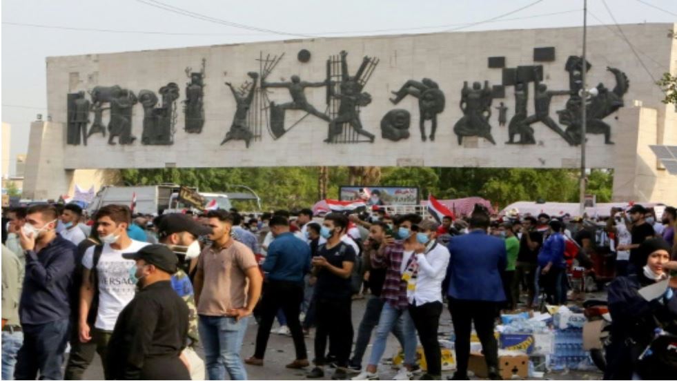 Los jóvenes de Irak toman las calles para reclamar la “caída del régimen”