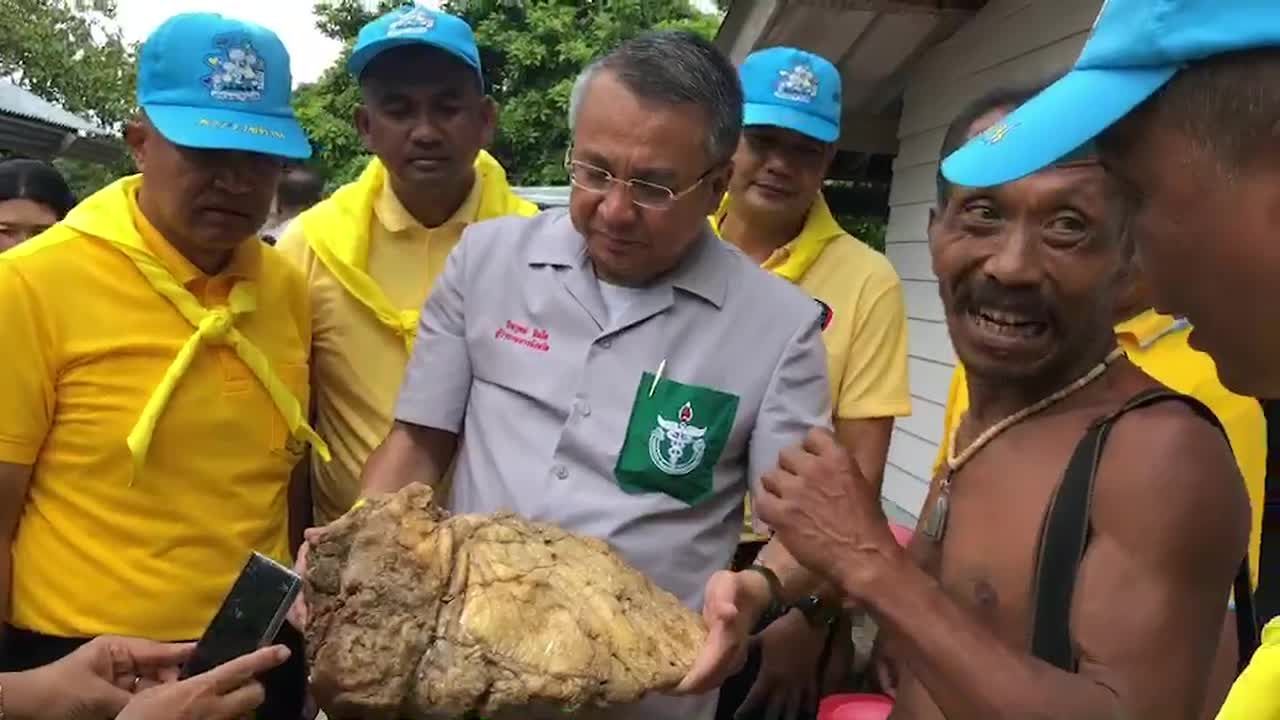 Pescador encuentra misteriosa roca y se vuelve millonario en Tailandia