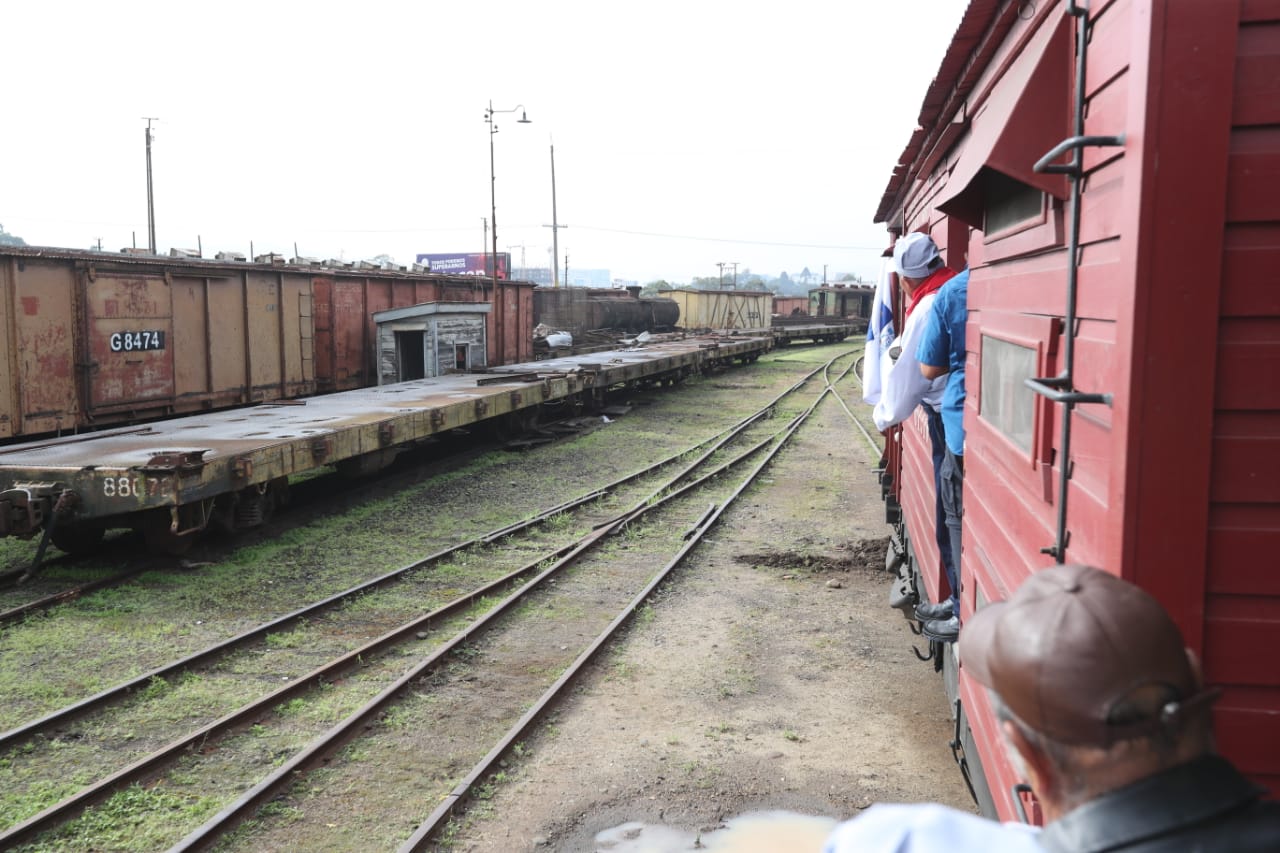 Ferrocarril reconstruido recorre el Centro Histórico para advertir sobre el coronavirus