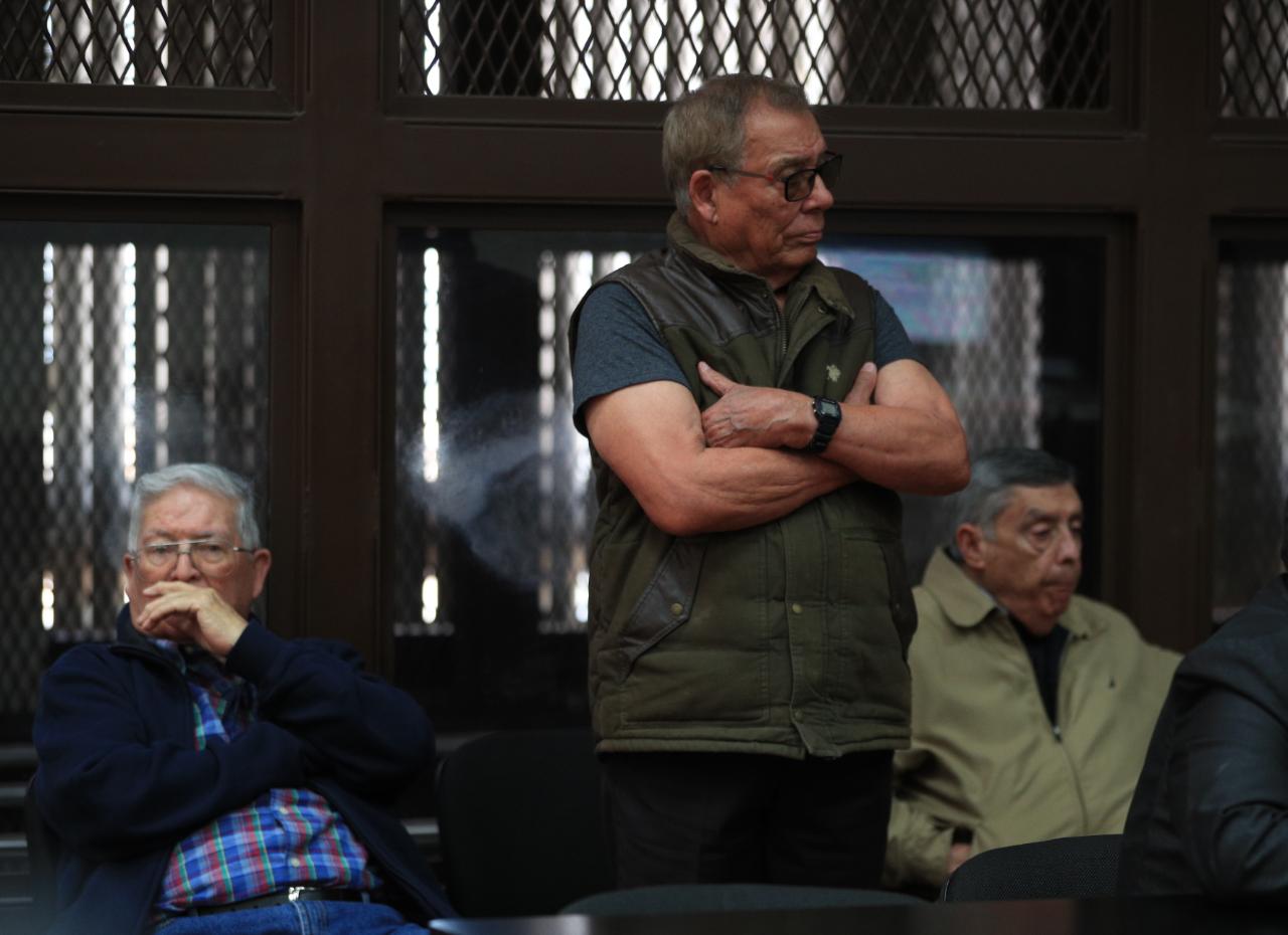 Juez Gálvez liga a proceso a tres militares retirados señalados de genocidio