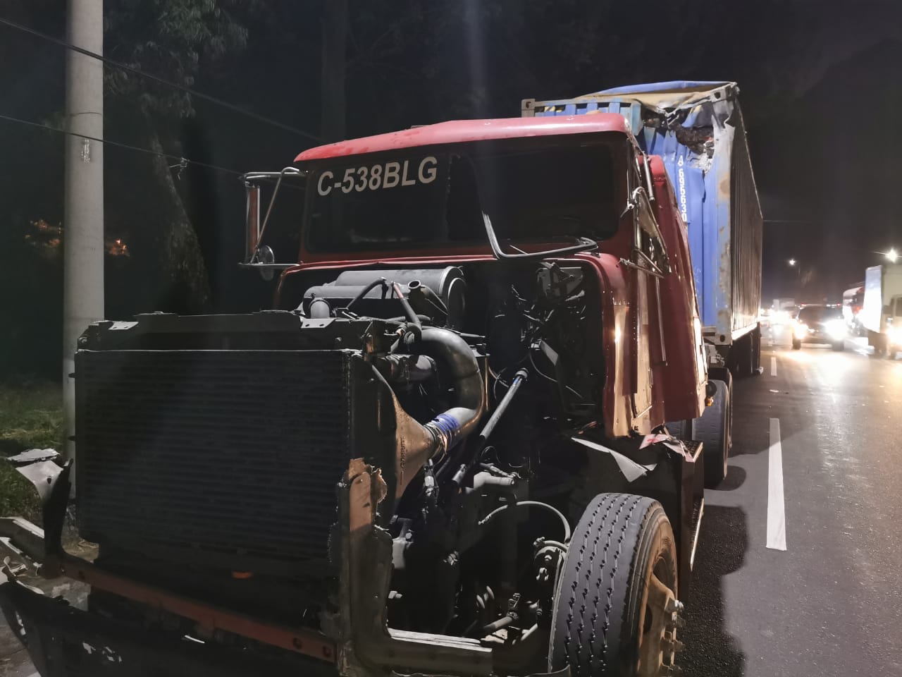 Liberan el paso en la bajada de Villalobos tras accidente de tráiler