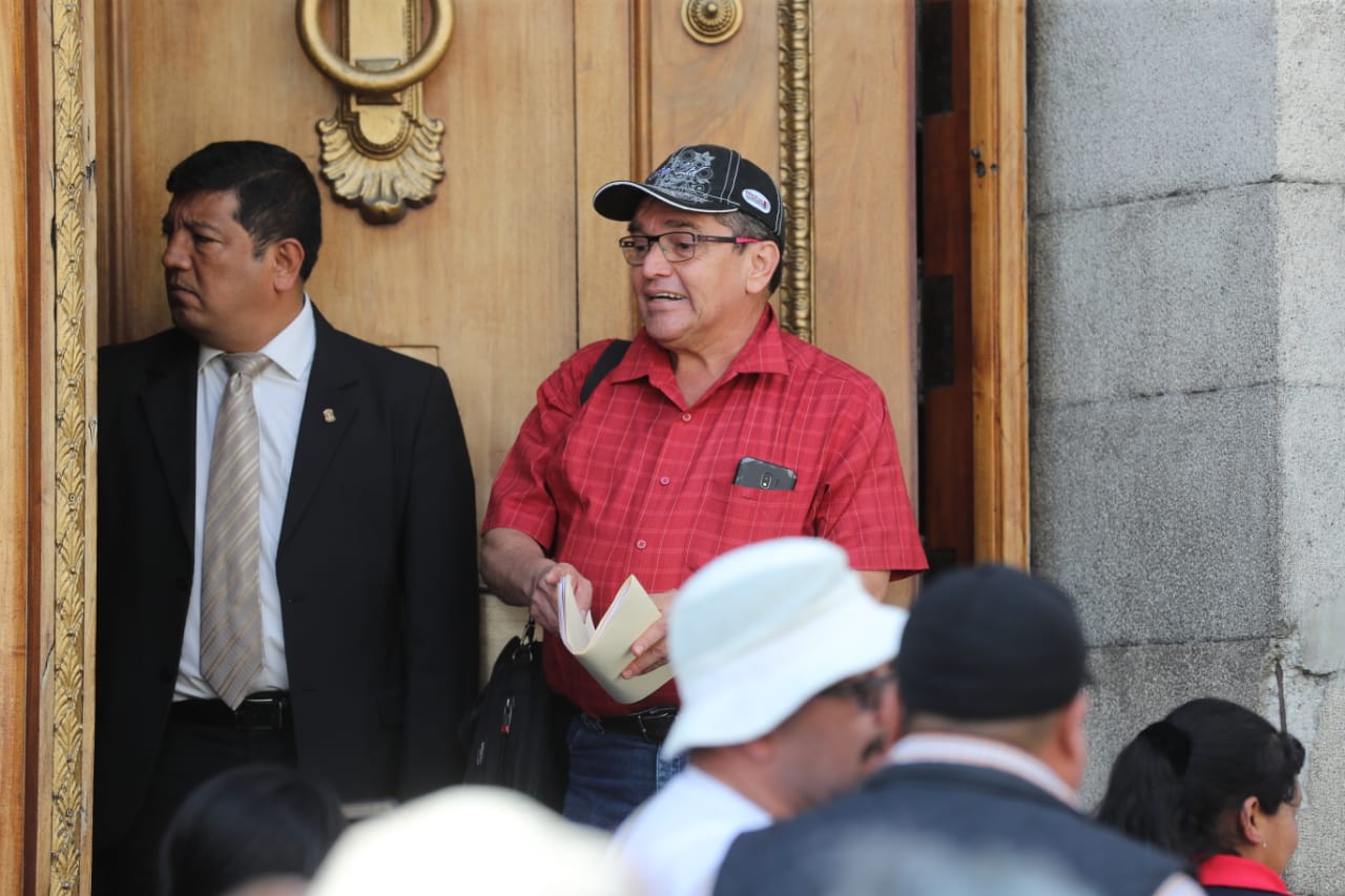 Pacto Colectivo que negocian Mineduc y sindicato de Joviel Acevedo incluye bonos, ajuste salarial y traslado de personal