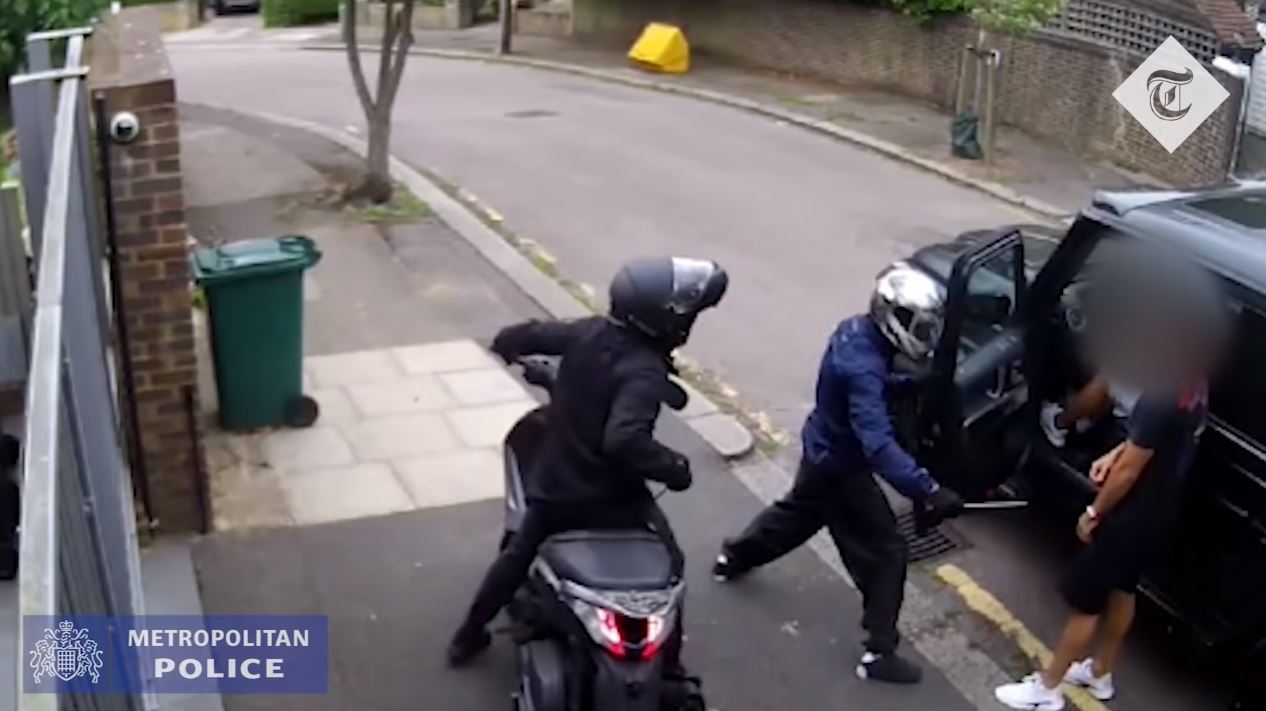 Video: Así fue el intento de robo a Özil y Kolasinac en Londres