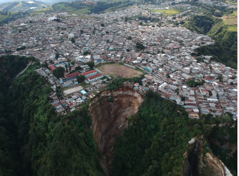 Fuerte dispositivo policial alarma a vecinos en áreas de riesgo en Peronia