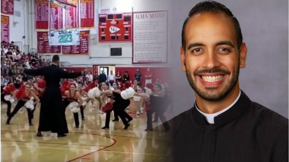 Sacerdote baila junto a cheerleaders y el público estalla de la emoción