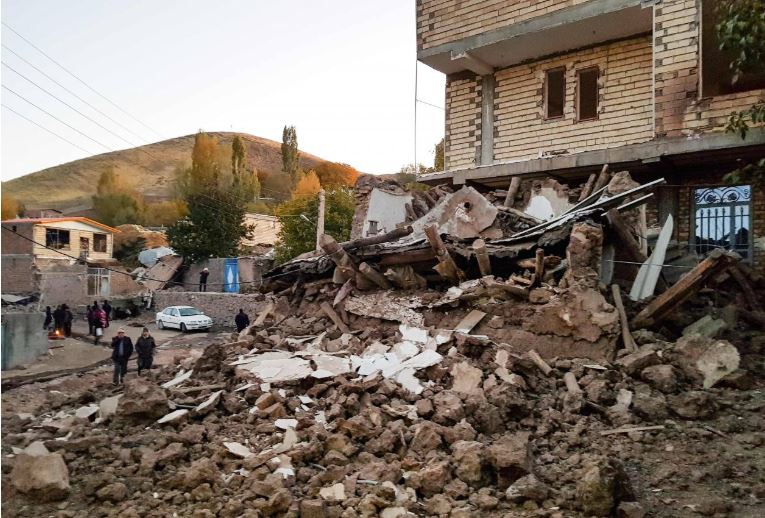 Un sismo en Irán causa cinco muertos y más de 300 heridos