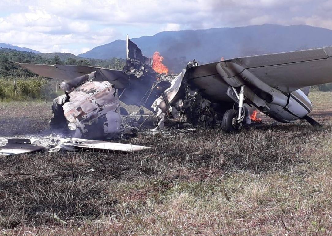 Por estas razones autoridades incineran aeronaves abandonadas en pistas clandestinas
