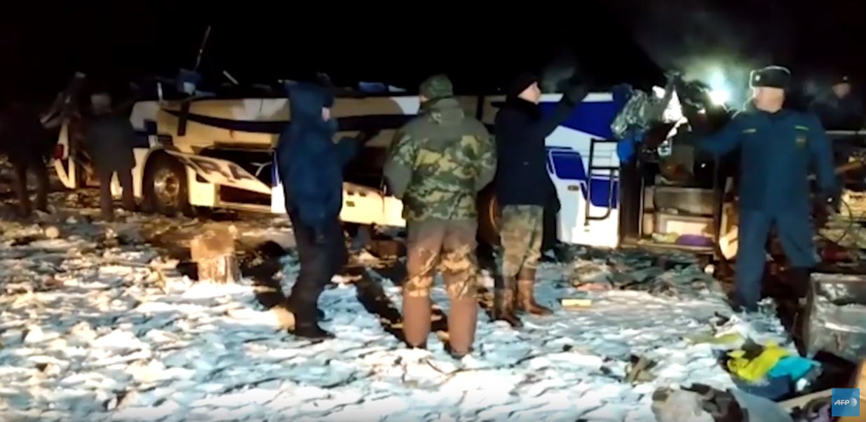 Al menos 19 muertos por la caída de un autobús a un río de Rusia