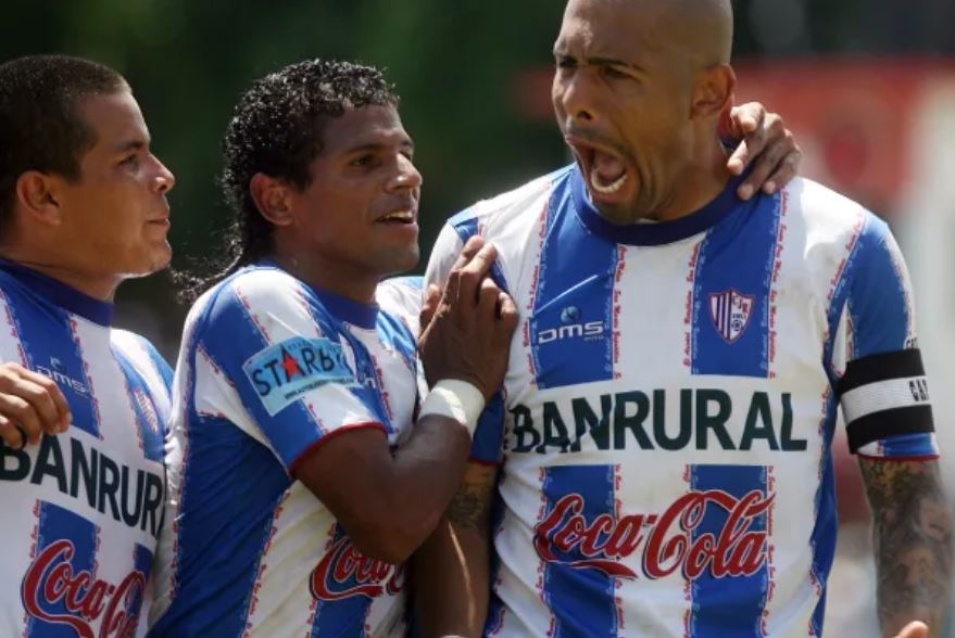 Jugadores se unen en encuentro deportivo para recaudar fondos en favor de Gustavo Betancur