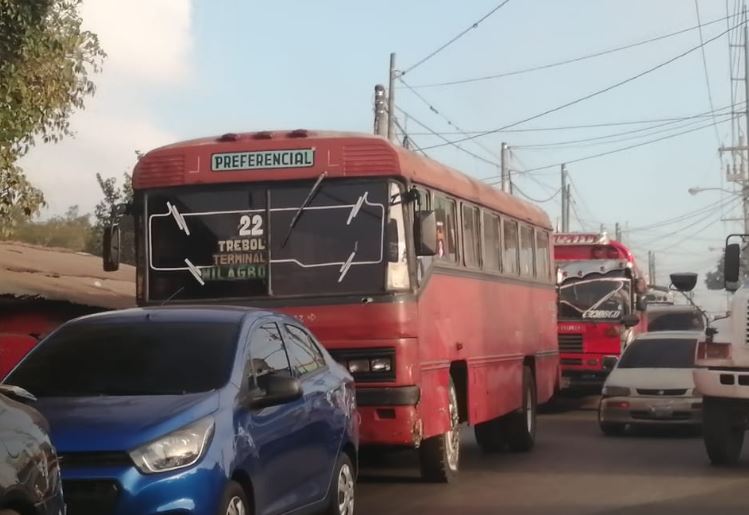 Coronavirus: ¿Subsidio estatal o subirle al pasaje? Buses urbanos trabajan en su regreso