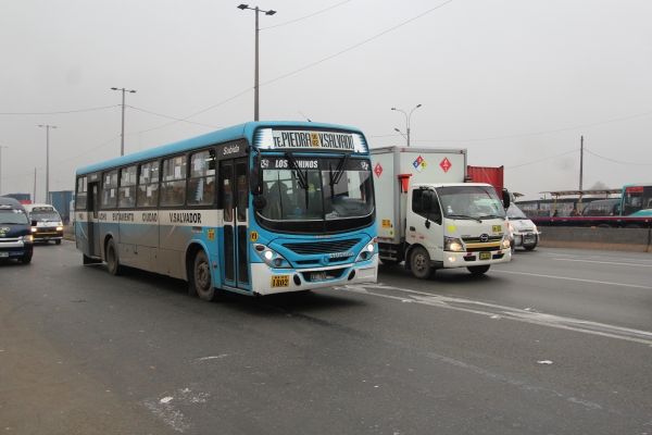 Pasajeros de bus no se dejaron asaltar y capturaron a los delincuentes