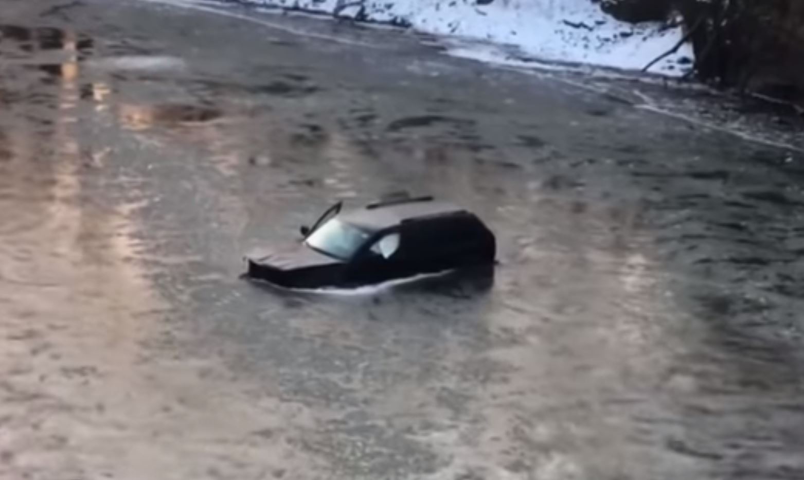 Siri salva a un joven de morir congelado en un río de EE. UU.