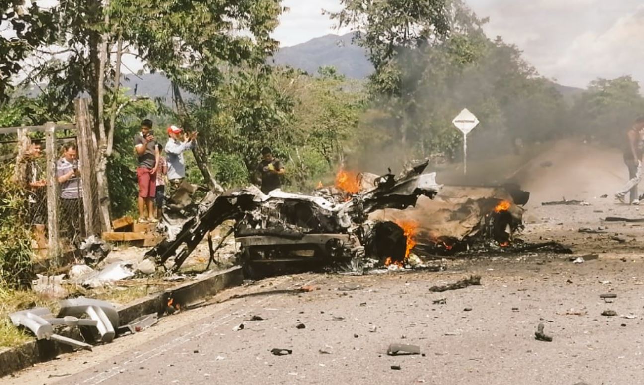Carro bomba explota en base militar de Colombia y deja tres soldados heridos