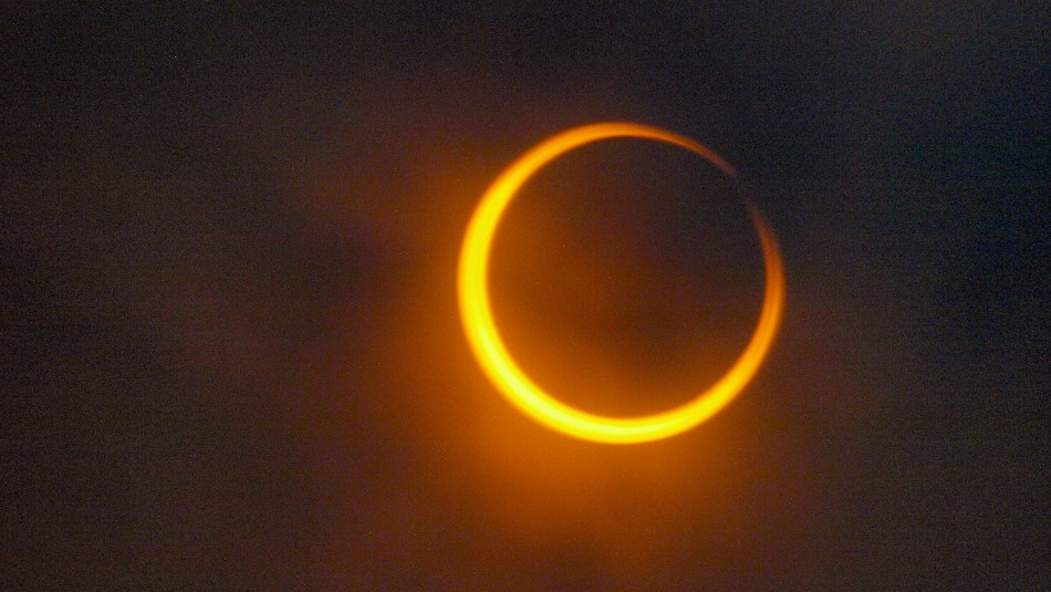 Inusual eclipse “anillo de fuego” sorprende a miles el 26 de diciembre