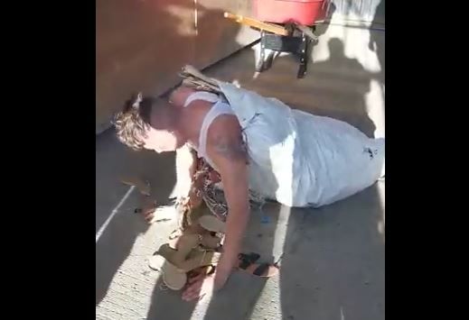 Reo pretendía fugarse de la cárcel dentro de un costal de sandalias