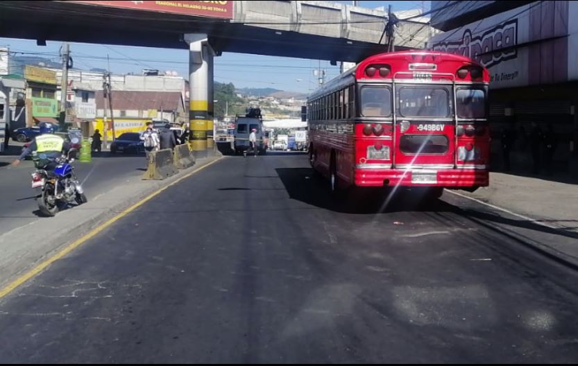 Autobús de Mixco es atacado a balazos y dos personas resultan heridas