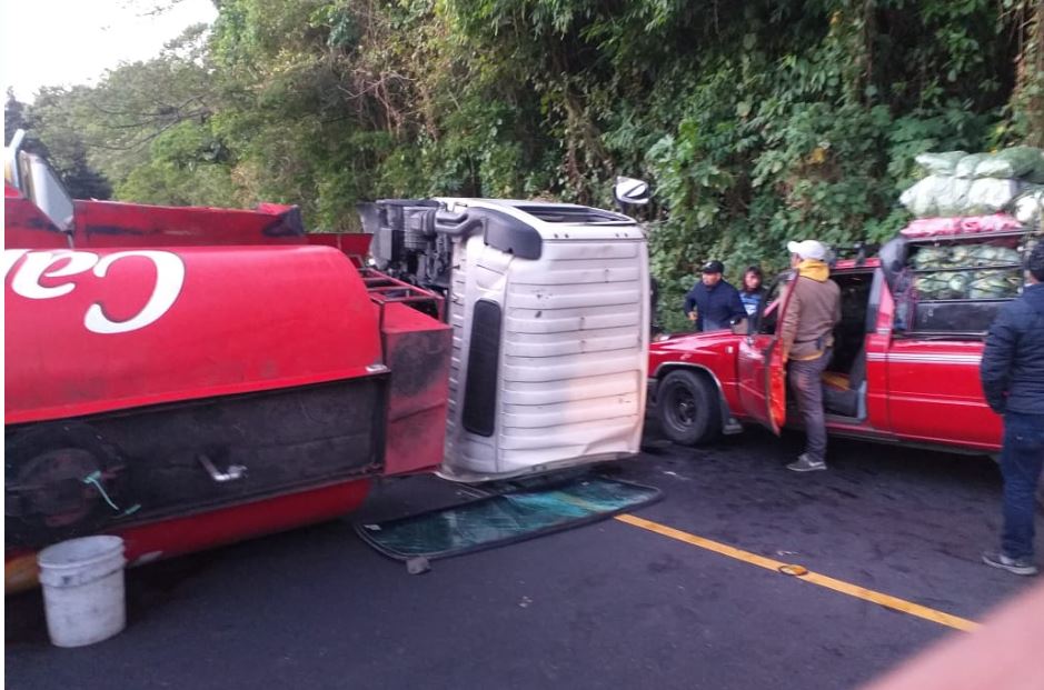 Accidente de tránsito interrumpió el paso entre Retalhuleu y Quetzaltenango