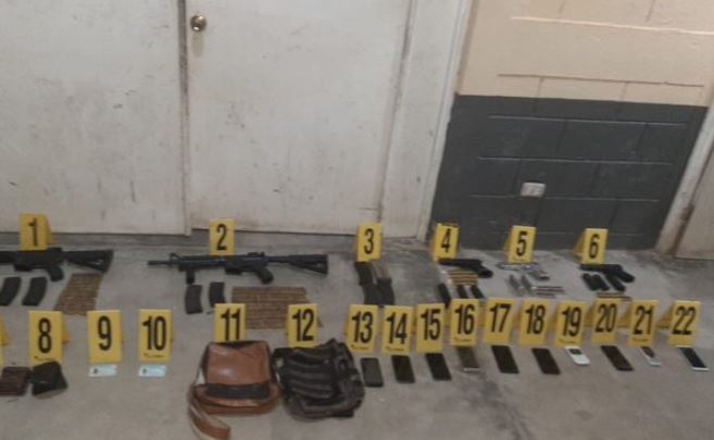 Pretendían liberar a dos capturados por disparar al aire, pero también los detienen y les hallan armas