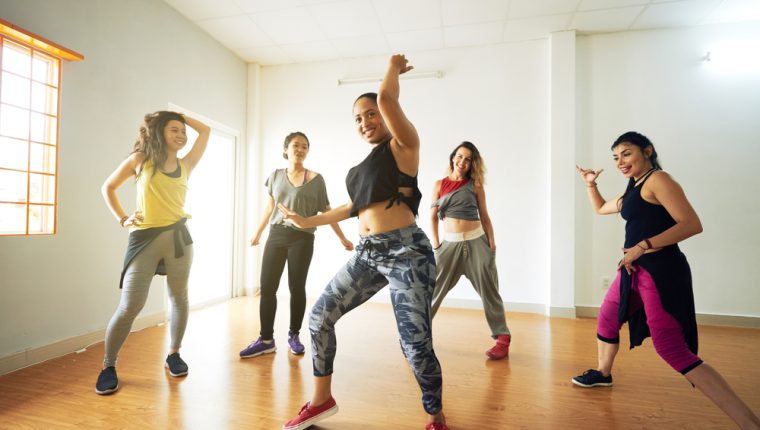 ¿Realmente se puede bajar de peso haciendo zumba?
