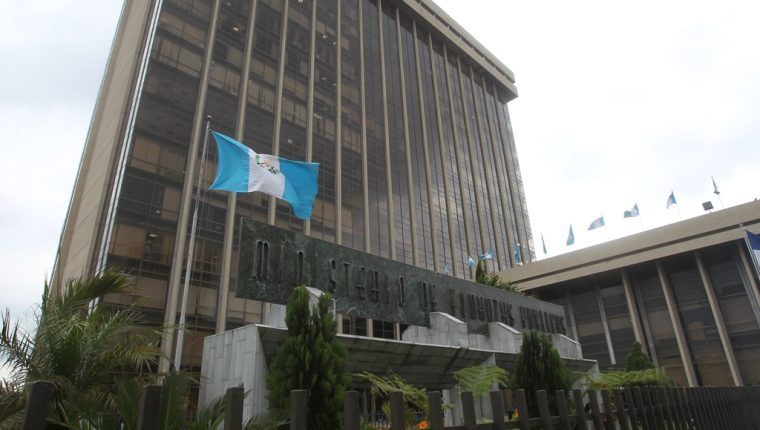 ¿Más impuestos para ajustar el presupuesto nacional?