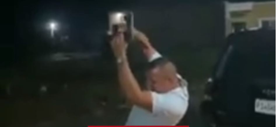 Esta es la medida sustitutiva para militar que fue grabado cuando disparaba al aire