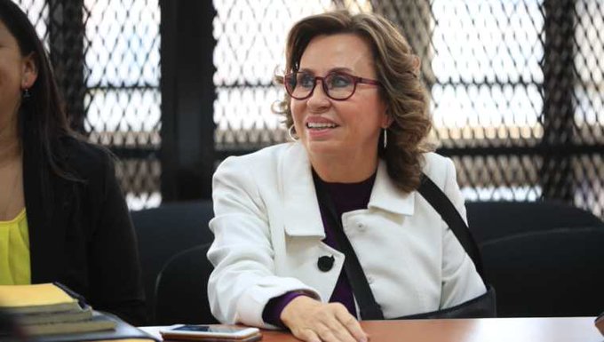 Sandra Torres seguirá como secretaria general de la UNE