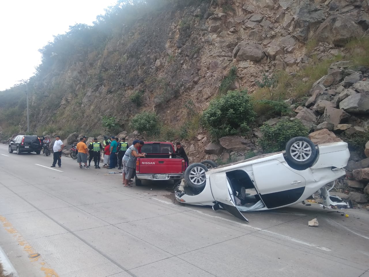 Exceso de velocidad: Vehículo choca y vuelca en la ruta al Atlántico
